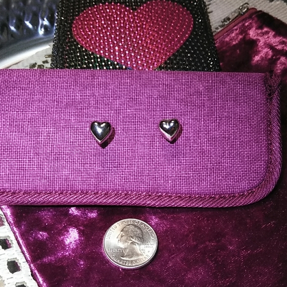 💛NEW CHIC SILVER PLATED PUFFED HEART STUDS - Picture 2 of 5